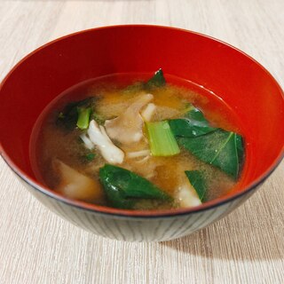 朝食に☆小松菜と舞茸のお味噌汁